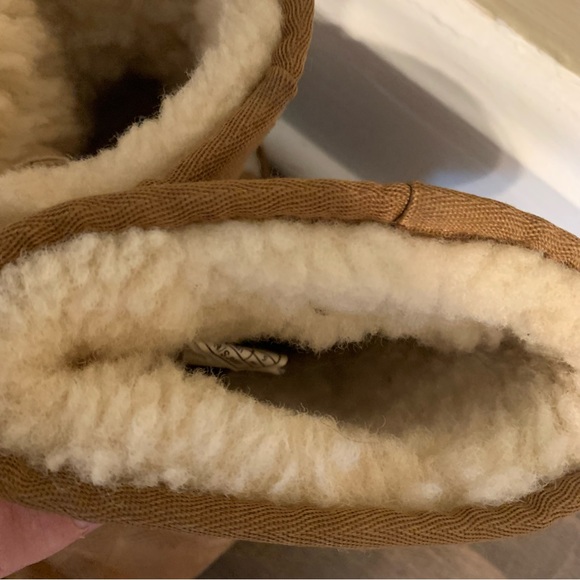 UGGS - Picture 8 of 9
